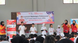 Bertepatan dengan Hari Pendidikan Nasional, PMI Dumai Berikan Dukungan Psikososial dan Bantuan di SDN Kebon Pala 11