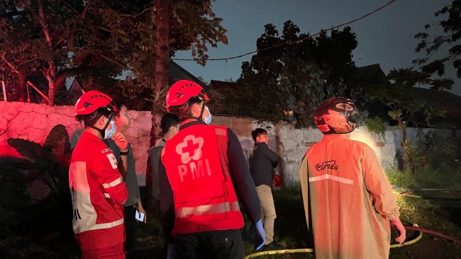 PMI Dumai Respon Cepat Kebakaran Rumah di Lubang Buaya, Cipayung