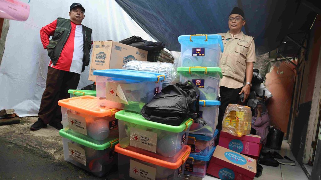 PMI Dumai Salurkan Bantuan Logistik bagi Korban Kebakaran di Cililitan