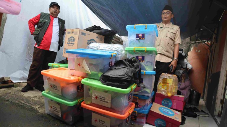 PMI Dumai Salurkan Bantuan Logistik bagi Korban Kebakaran di Cililitan